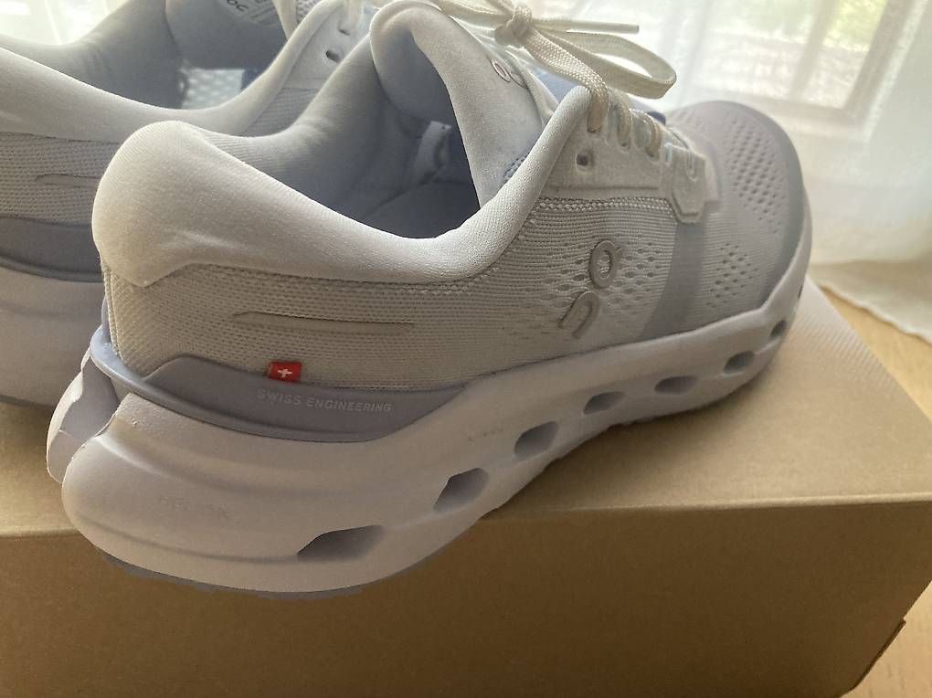 On Chaussures femmes: On Cloudrunner 3 Gr 42 Damen – Neuf (Voir description) à Zürich par Wg02 2