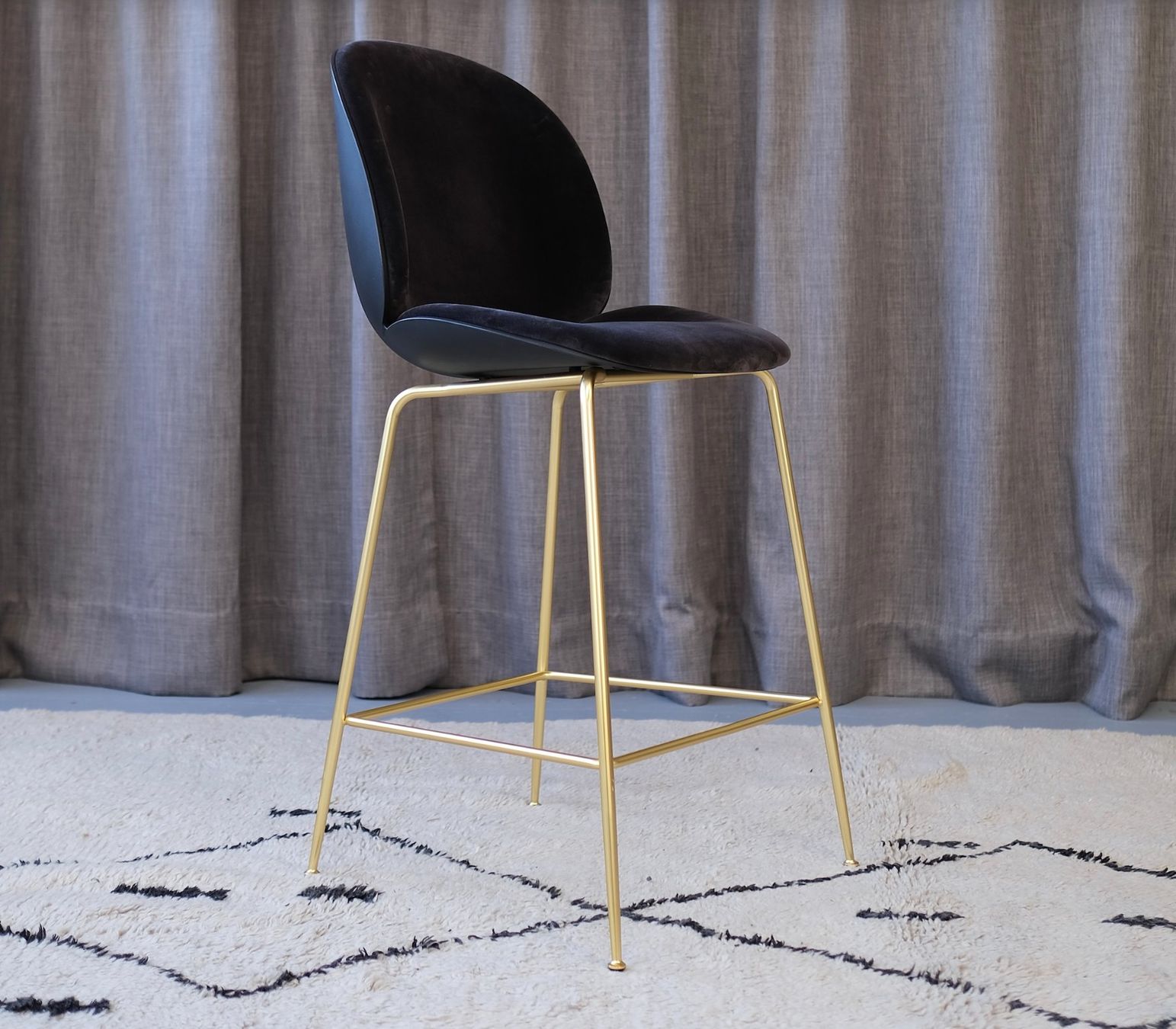 Gubi Sedie: Gubi Beetle Bar Chair – Usato da Bern venduto da Zmodern_CON