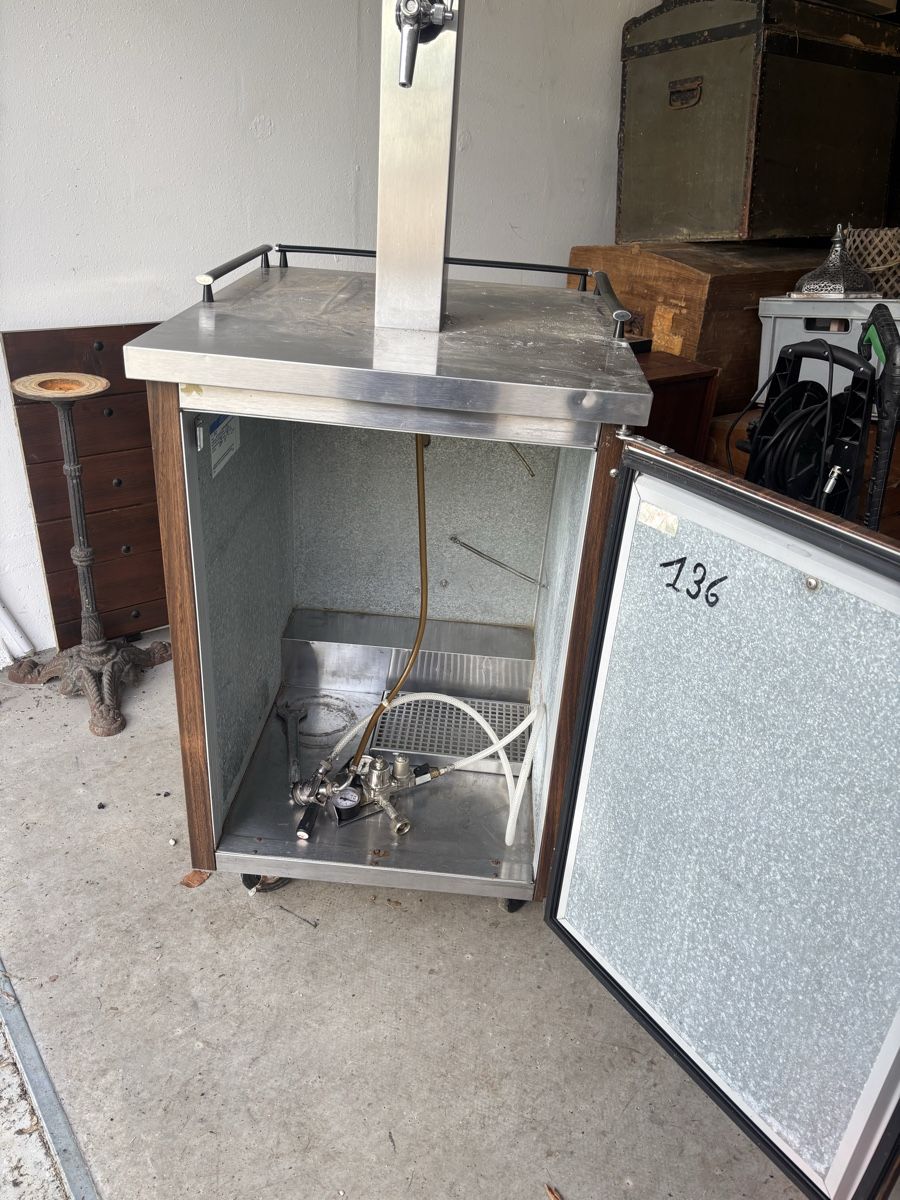 Tutte le macchine: Tireuse à bière frigo bar  – Usato da Reconvilier venduto da mic_vx2q 1