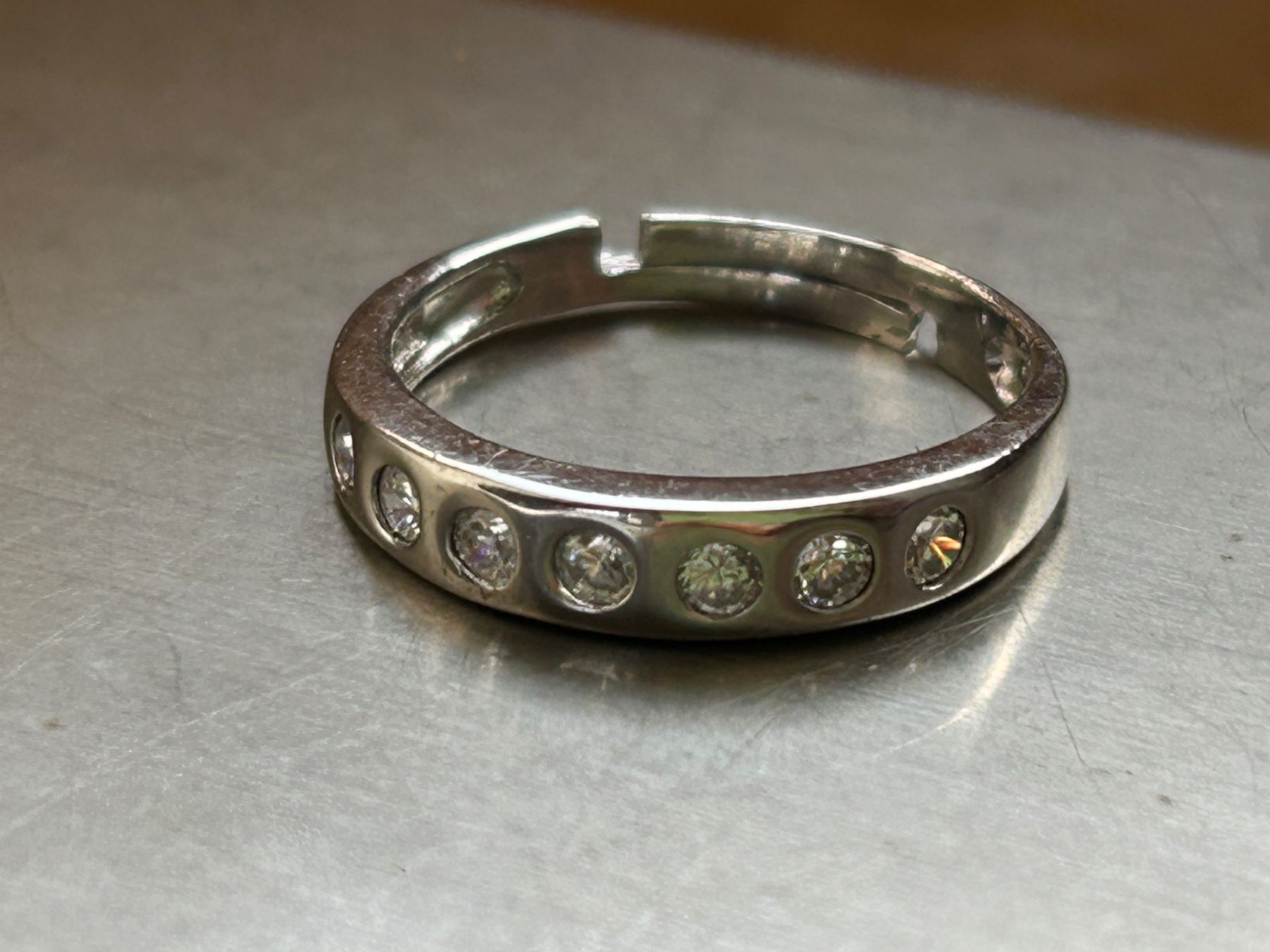 Anelli: Schicker Damenring mit 7 Sternchen weiss (Gr. 54) – Usato da Laufen venduto da Bellavitaboom 7