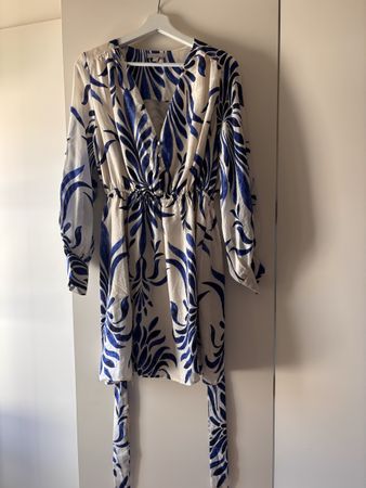 NEU // H&M Kleid, Grösse M, Sommerlich leicht mit Muster!