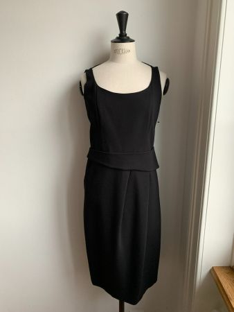 AKRIS: Neues raffiniertes schwarzes Kleid, 36