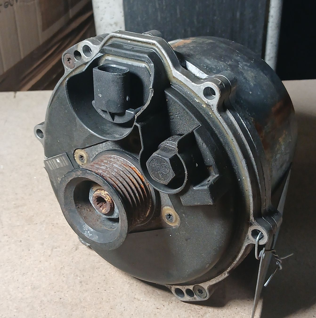 BMW Tutti pezzi di ricambio auto: Alternateur BMW E38 740 4.4 – Usato da la heutte venduto da Auto-stock