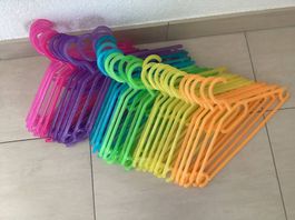 Lot de 33 cintres multicolores pour enfants