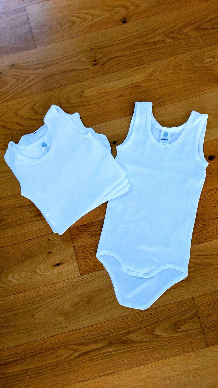 Sanetta Lotti di vestiti: Body, Sanetta, Gr. 104 – Usato da Auw venduto da pet_fc8x