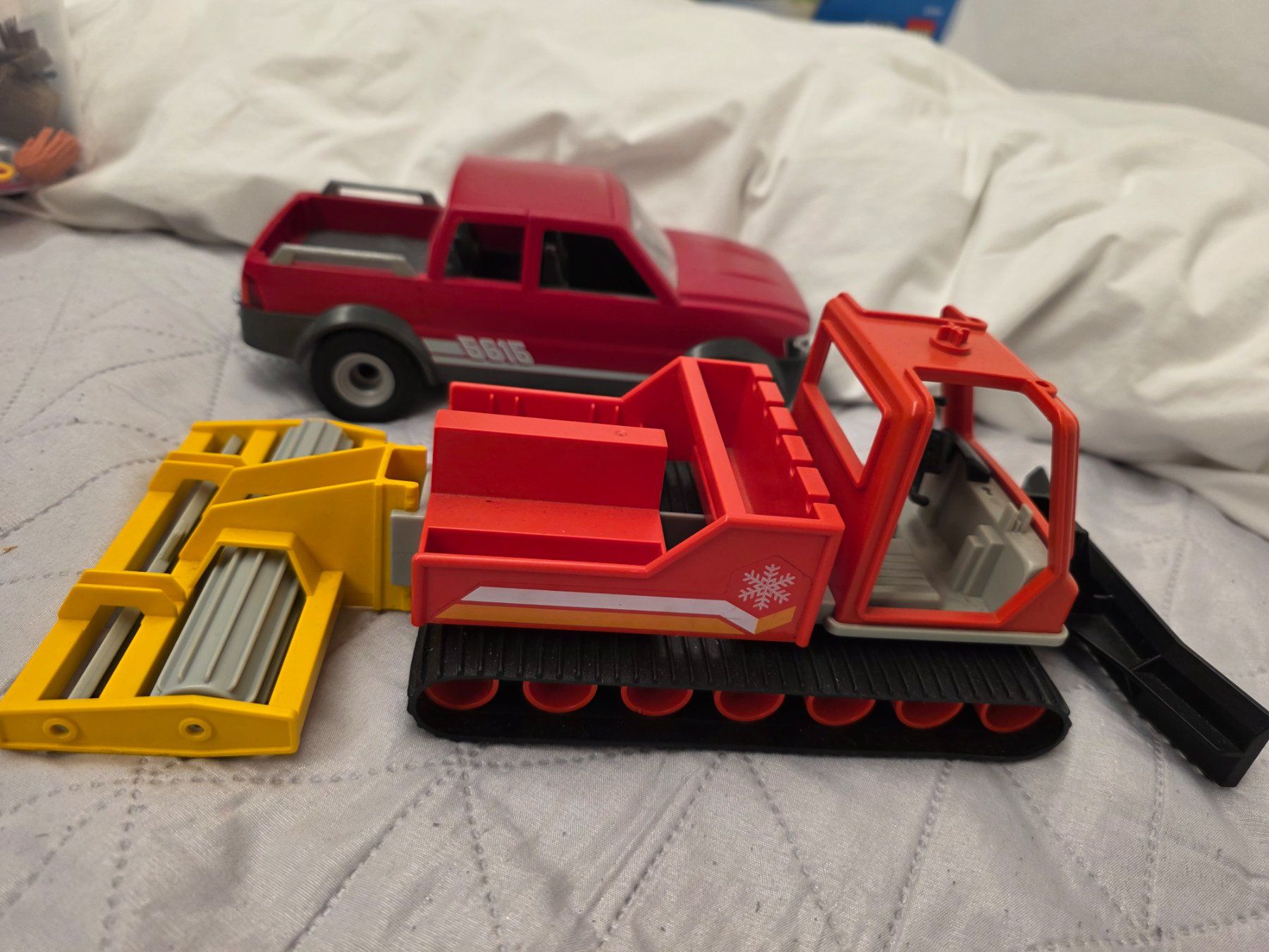 Playmobil Spielzeuge: PLAYMOBIL TRUCK & SNOW PLOUGH – Gebraucht aus Zug von ScarletRose