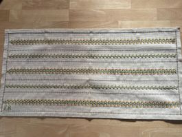 besticktes Tischtuch, Handarbeit