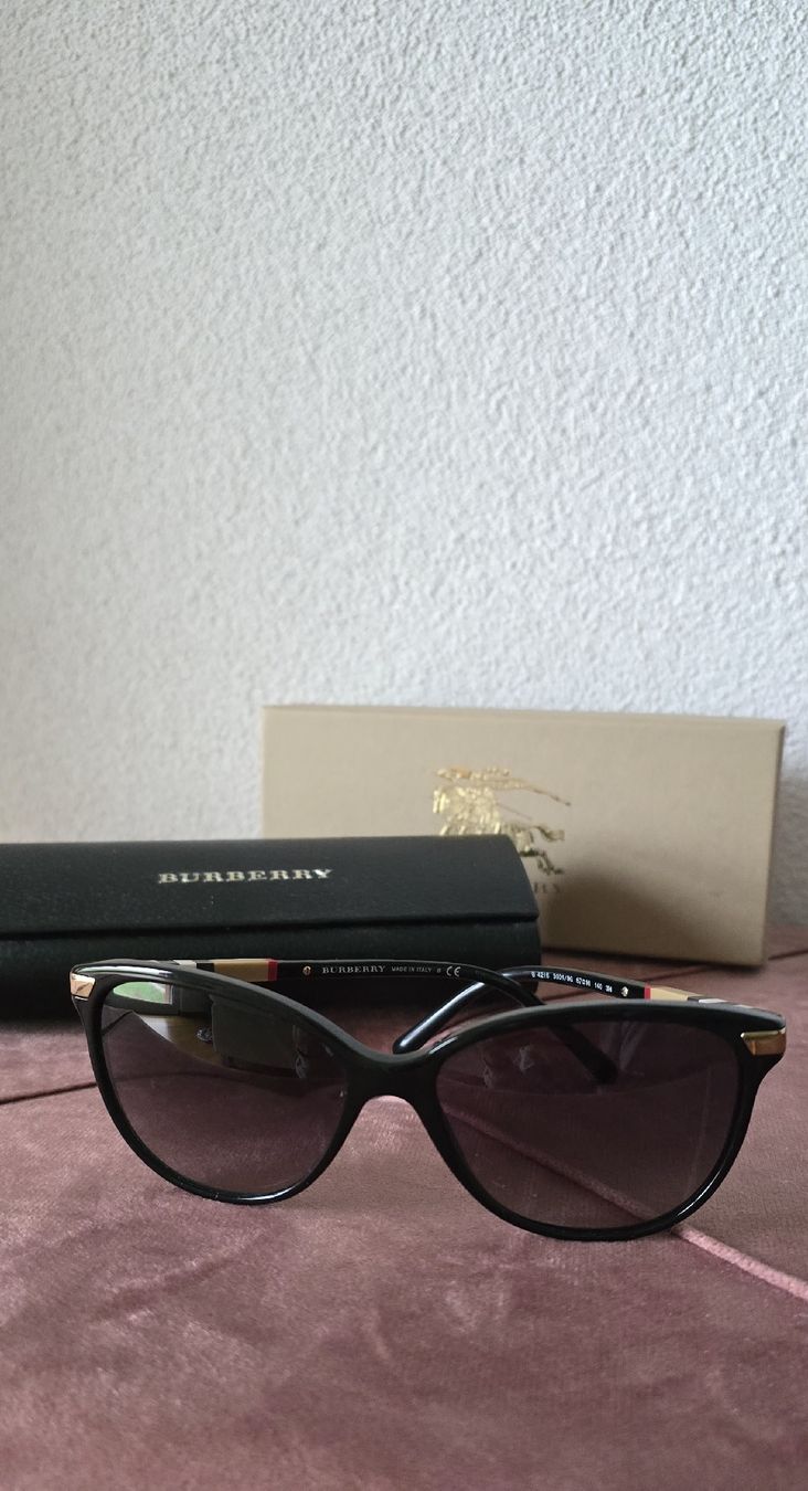 Burberry Occhiali & Lenti: Burberry Sonnenbrille – Nuovo (secondo la descrizione) da Rümlang venduto da ilc_vm5p