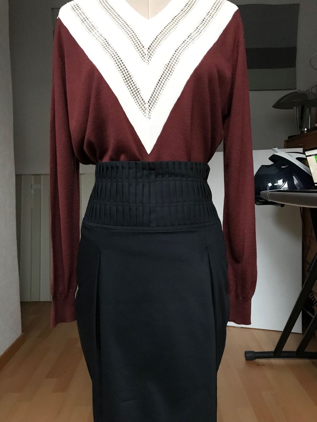 Sarah Pacini Gonne: Jupe noire taille 36 Sarah Pacini – Usato da Basel venduto da Maria-Alexa
