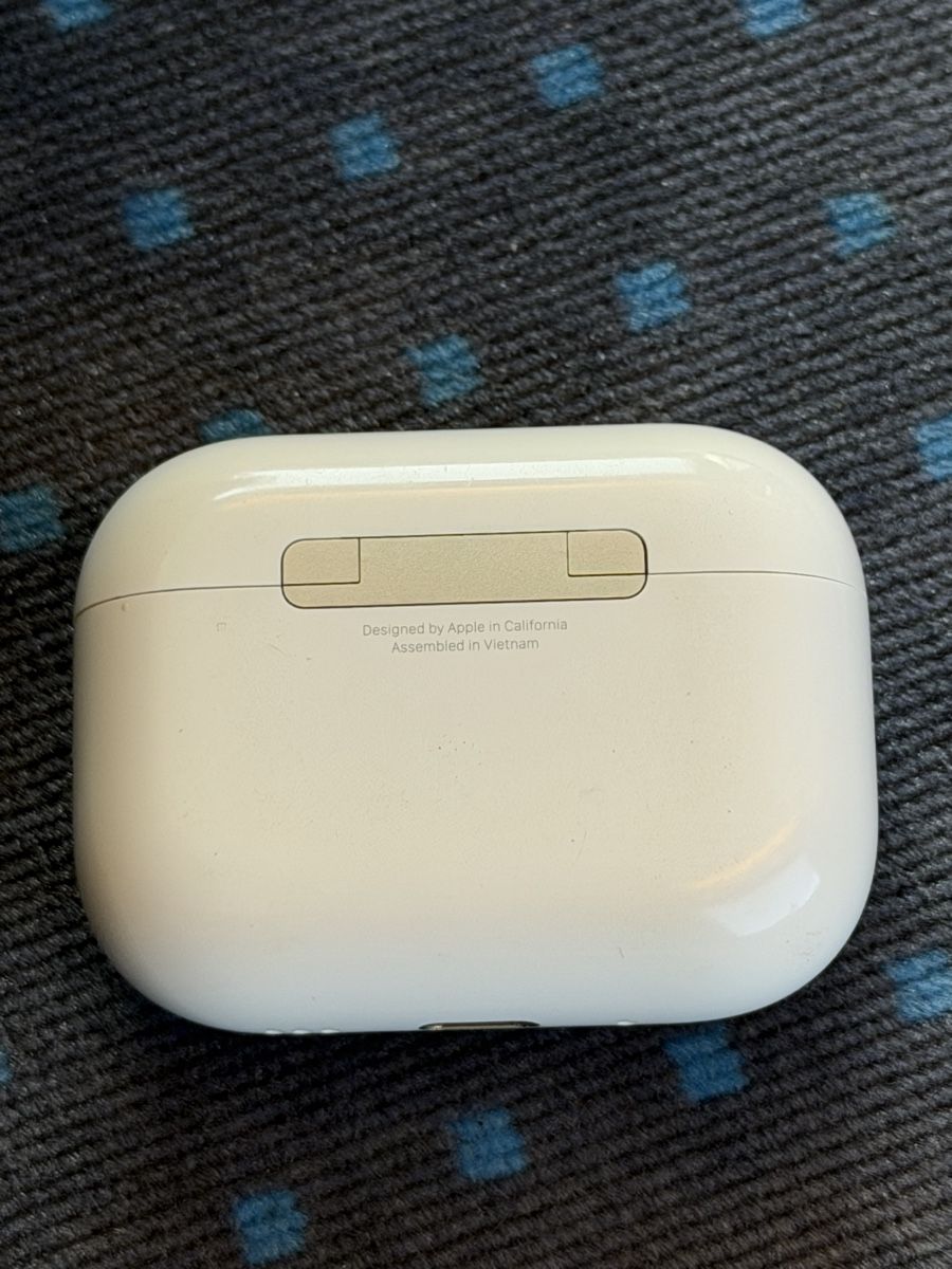 Apple Cuffie: Apple AirPods Pro 3 Ladecase – Usato da Niedergösgen venduto da Lifestyle-85 1
