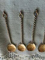 cuillére  à mokka . argent avec pièce de monnaies