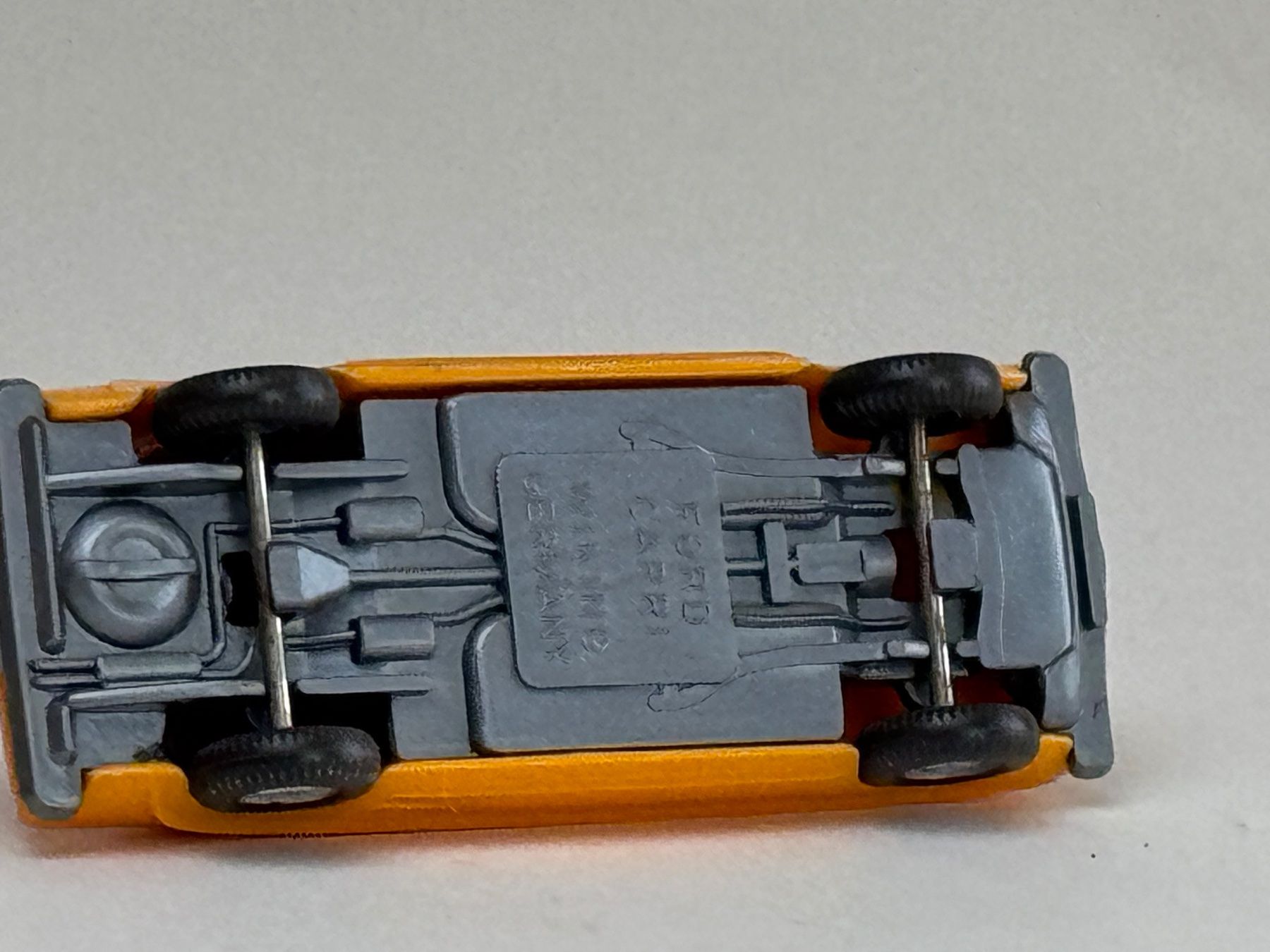 Wiking Modellini d'auto: SG- Wiking Ford Capri melonengelb Scheinwerfer gesilbert – Usato da Elm venduto da Wikmtz 2