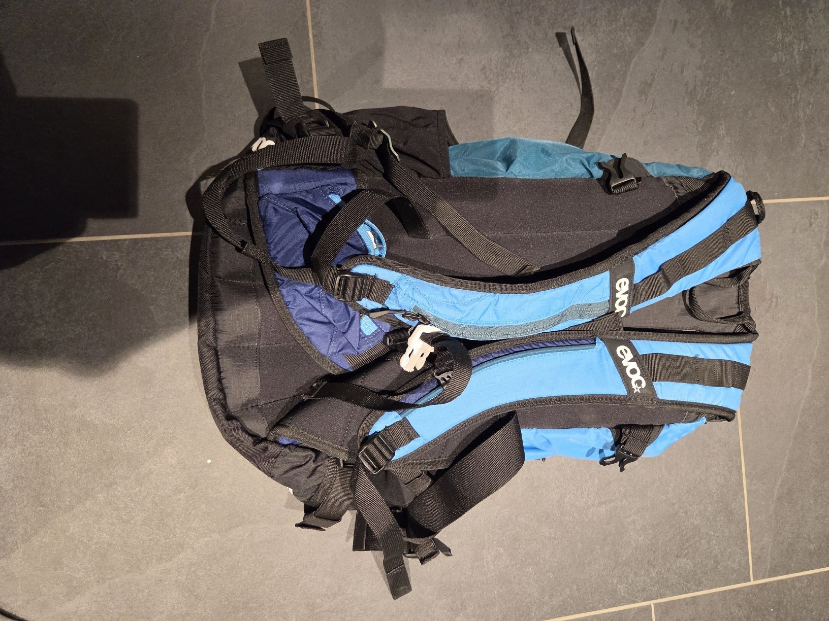 Evoc Zaini: Evoc Rucksack 28L – Usato da Brunnen venduto da MickyMaus77 1