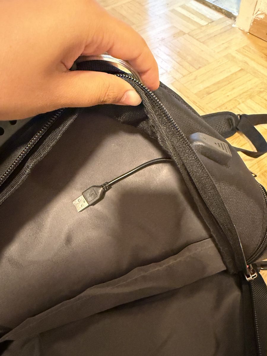 Sacs à dos: Rucksack schwarz mit USB-Ladefunktion – Neuf (Voir description) à Basel par sid_dem 5