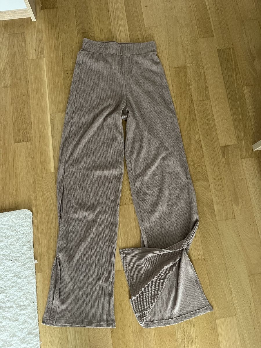 Zara Pantaloni: Sommerhose Zara /S – Usato da Kriegstetten venduto da Musli15