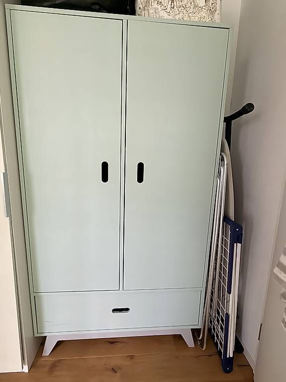 Armadi: Kinder-Designerschrank in Salbeigrün / Mint – Usato da Adligenswil venduto da TST04