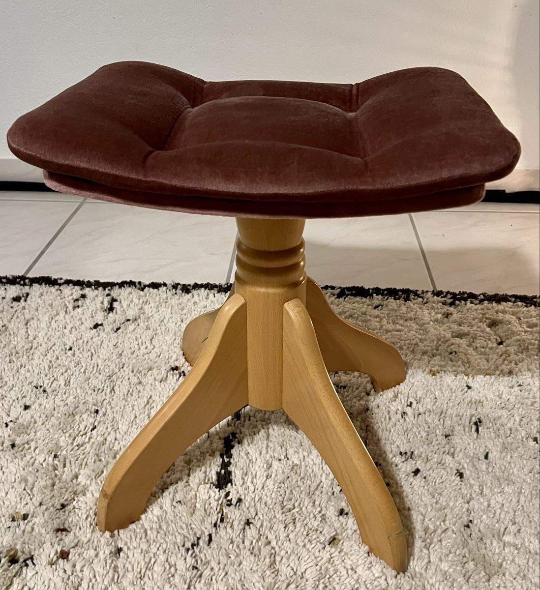 Sgabelli: Vintage Klavier Hocker mit Polster – Usato da Hunzenschwil venduto da Madachica 4