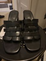 Schwarze Absatzschuhe