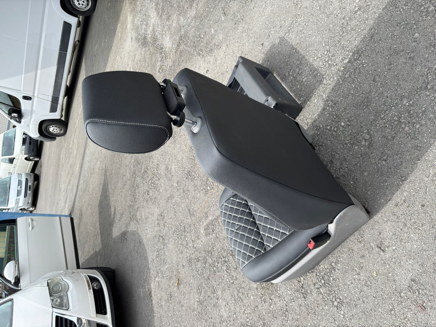VW Tutti pezzi di ricambio auto: VW T5 neu bezogener Beifahrersitz mit Konsole – Usato da Gams venduto da mir_n5kk 5