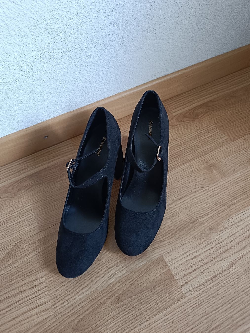 Graceland Scarpe da donna: Schwarze Wildleder-Optik Pumps Gr. 40  – Nuovo (secondo la descrizione) da Arbon venduto da lui_8wpm 1