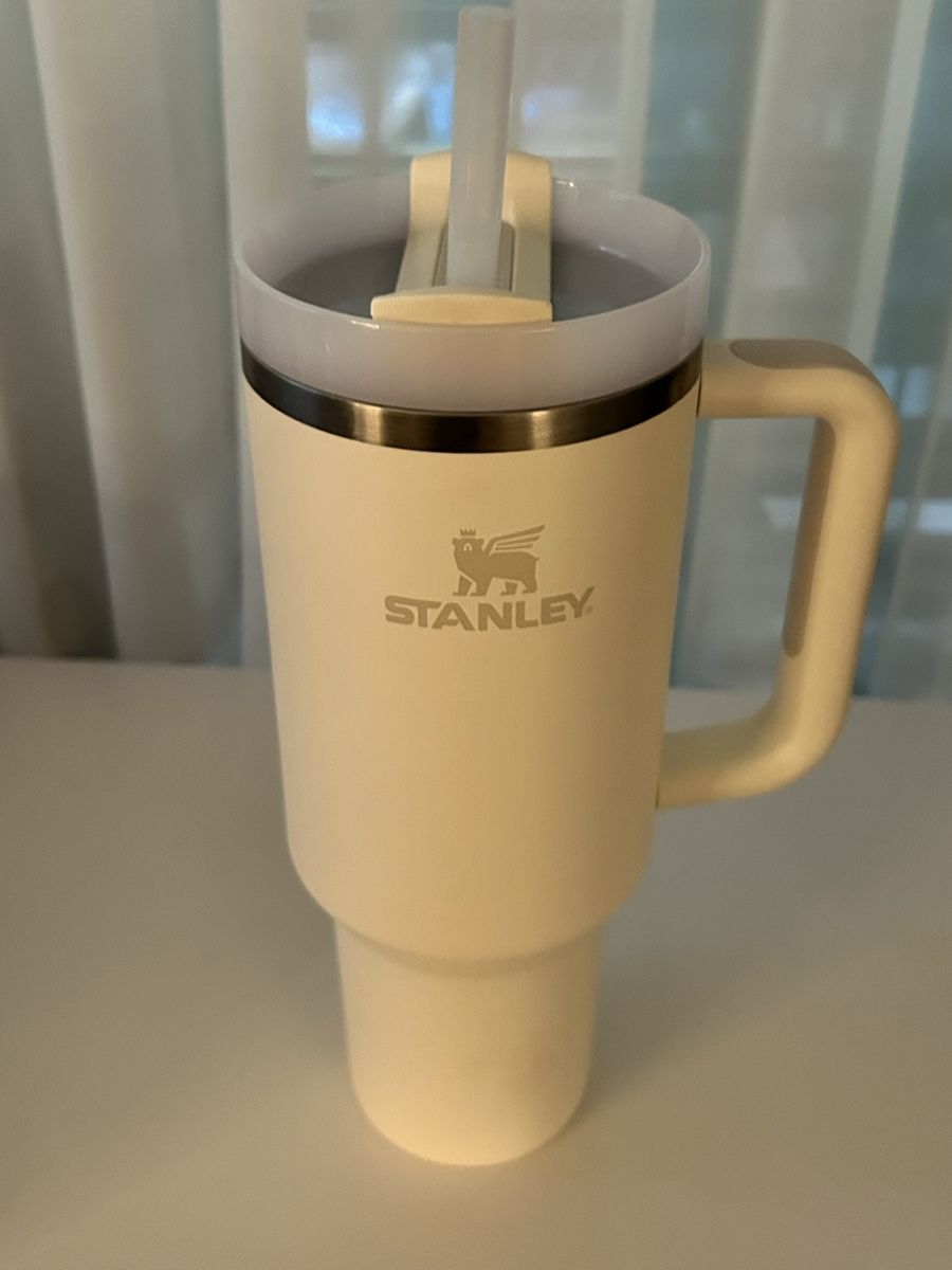 Stanley Borracce & Thermos: Stanley Becher mit Henkel und Strohhalm – Nuovo (secondo la descrizione) da Wädenswil venduto da kha_n27q