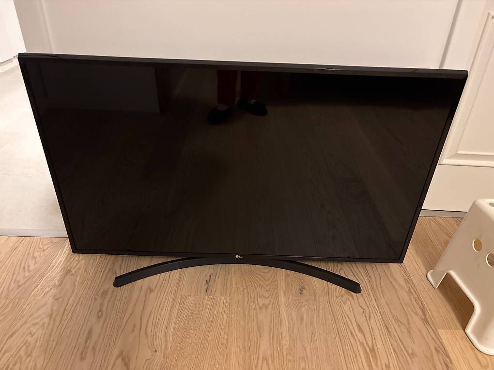 Fernseher: Smart TV 46p – Gebraucht aus Begnins von jea_xdd6