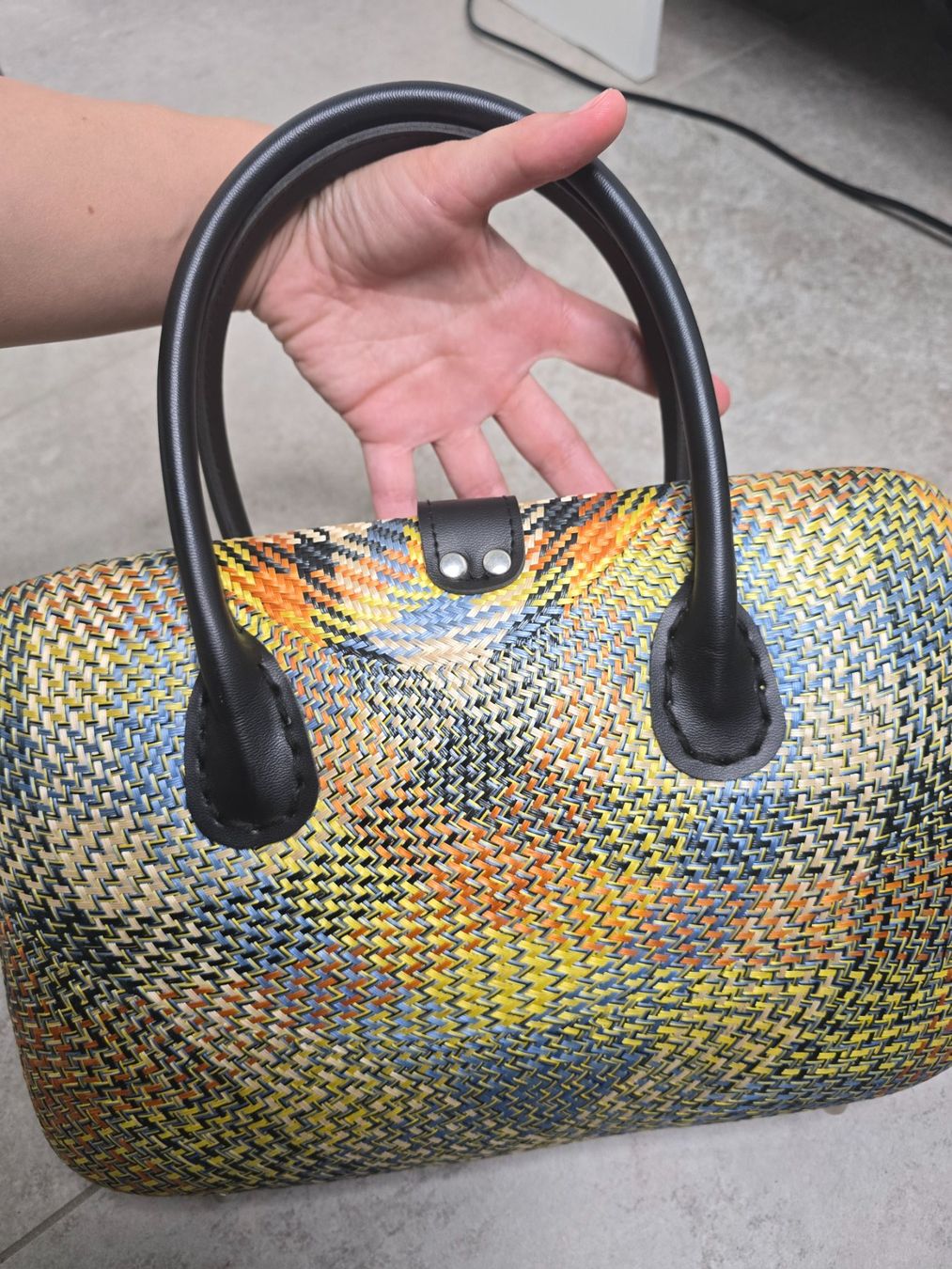 Taschen für Damen: Damen Tasche neu – Neu und originalverpackt aus Heerbrugg von Lulu022020 2