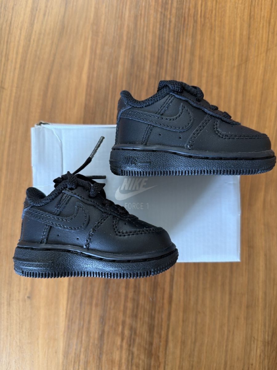 Nike Scarpe per ragazzi: Nike Air Force 1 LE , Pointure 17 Noires - Bébé – Nuovo e nell'imballaggio originale da Forel (Lavaux) venduto da vuf_rdl9