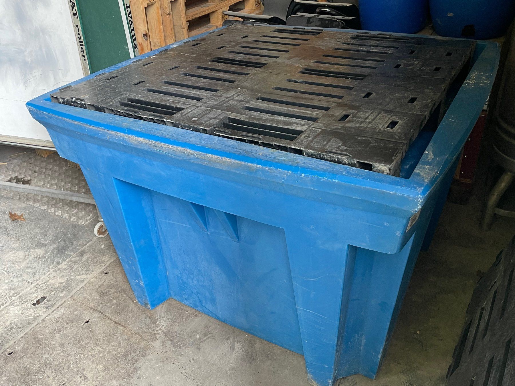 Behälter & Ähnliches: Bac de retention 150 x 150 H95 cm – Gebraucht aus La Chaux-de-Fonds von row_10 1