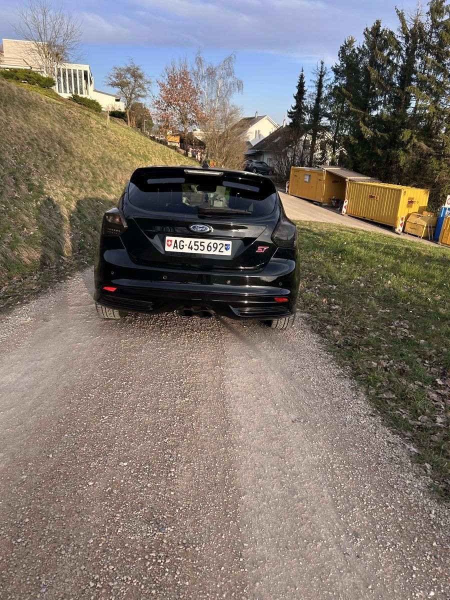 Ford Automobili: Ford Focus ST 2.0 MK3 – Usato da Rupperswil venduto da UnseenUser 3