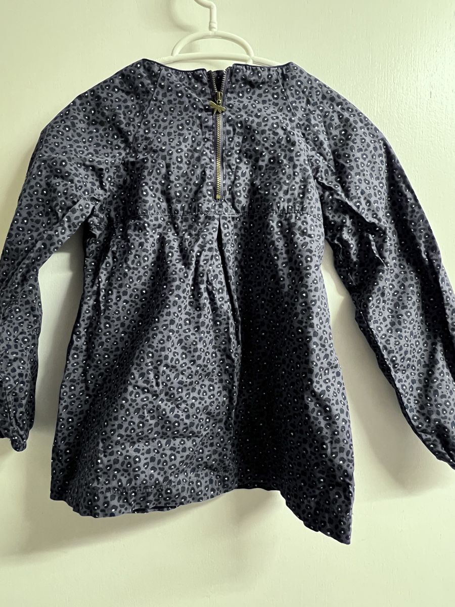 Camicette, T-shirt & Top: Mädchen Bluse mit Leopardenmuster, Gr. 126 eher 120 – Usato da Teufen AR venduto da Maleaa 3