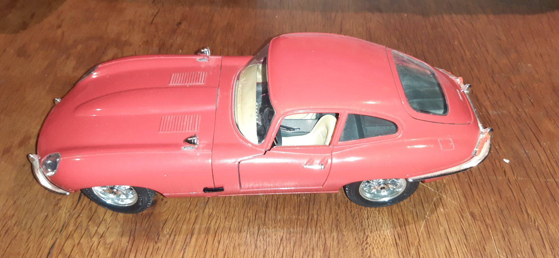 Bburago Modellautos: Jaguar E Coupe 1961 1:18 Burago – Gebraucht aus Fehraltorf von STEMAC01TK