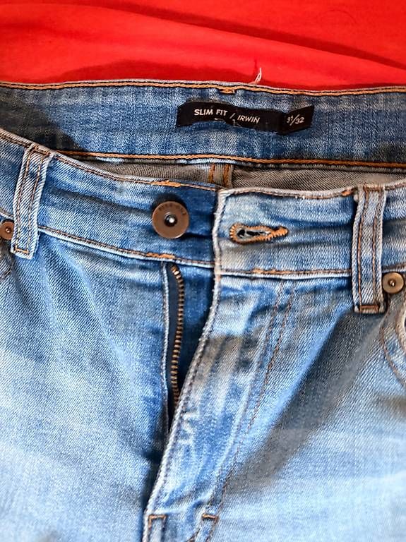 Jeans: Hellblaue Slim Fit Jeans - Gr. 31/32 – D'occasion à Glattbrugg par amzh 1