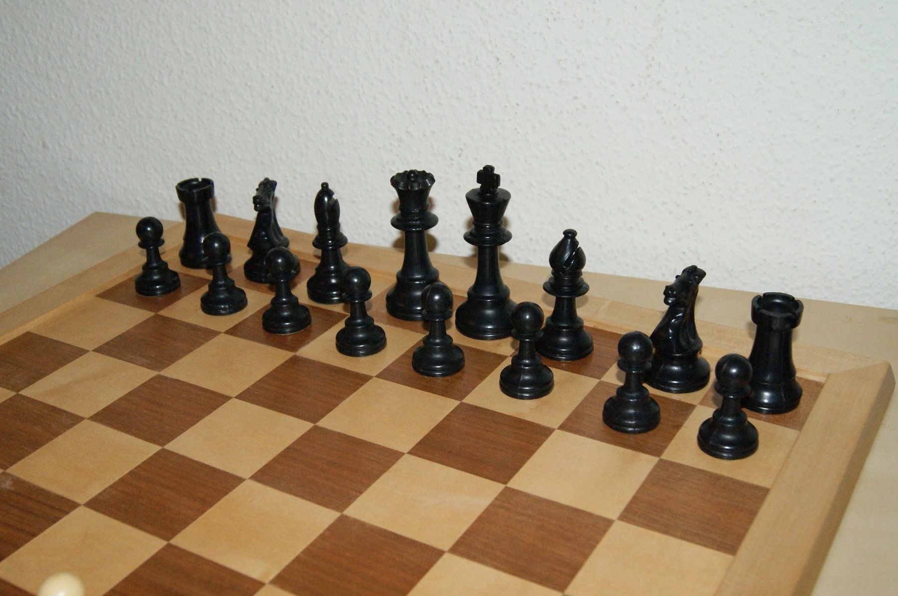 Spiele: Schachbrett aus Holz mit Bakelit Figuren – Gebraucht aus Zürich von Widi1 3