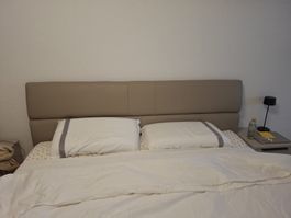 Neuwertiges Schlafzimmer (Boxspringbett, ADA Trendline)