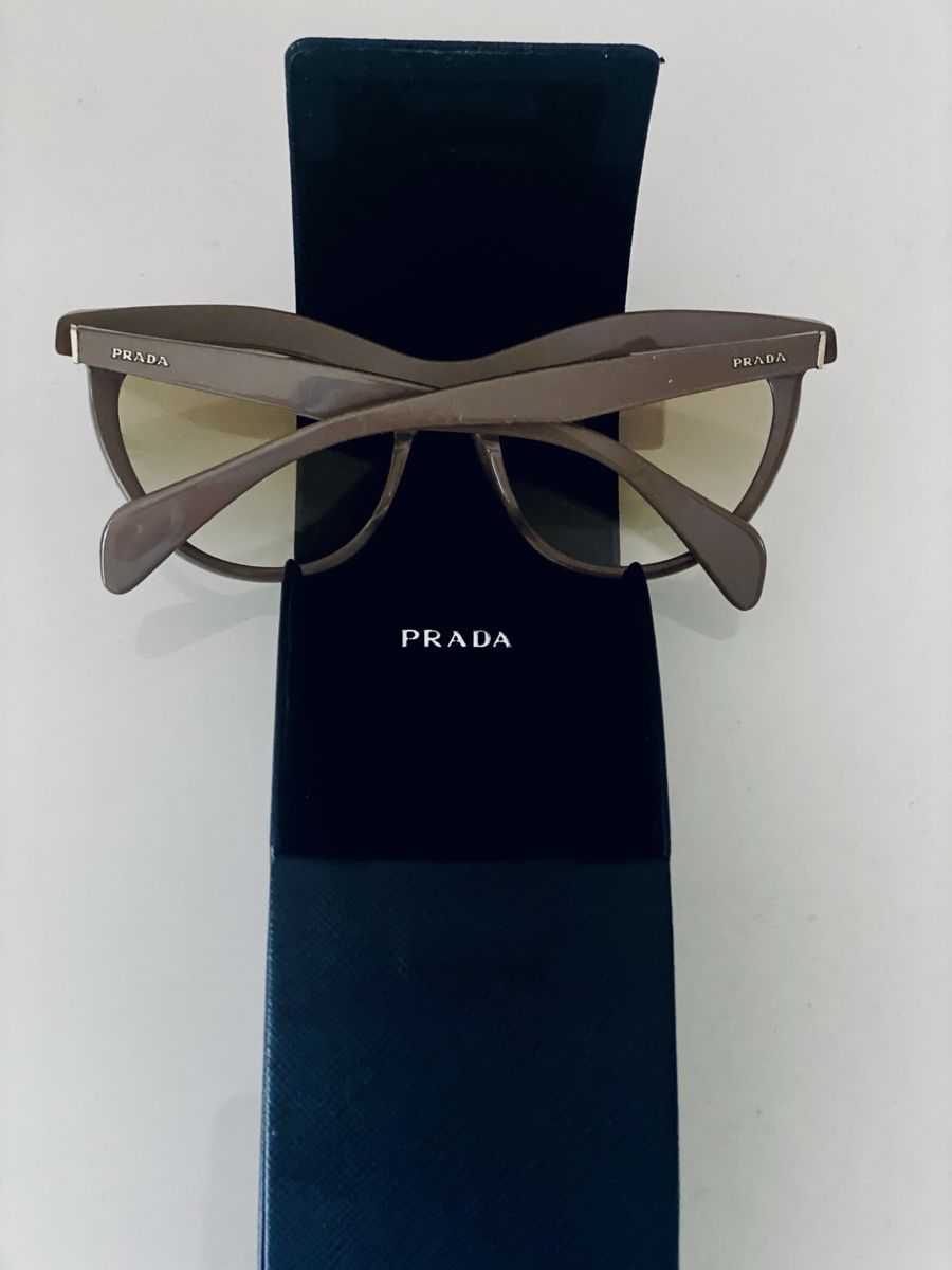 Prada Occhiali & Lenti: Sonnenbrille Prada – Usato da Zürich venduto da Orch43