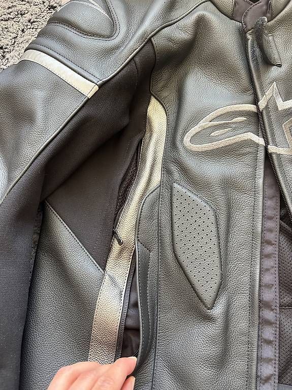 Jacken: Alpinestars Lederjacke NEU Motorradjacke – Gebraucht aus Winterthur von ana_ds2c 4