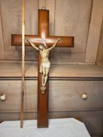 Antikes Holzkruzifix mit Jesusfigur