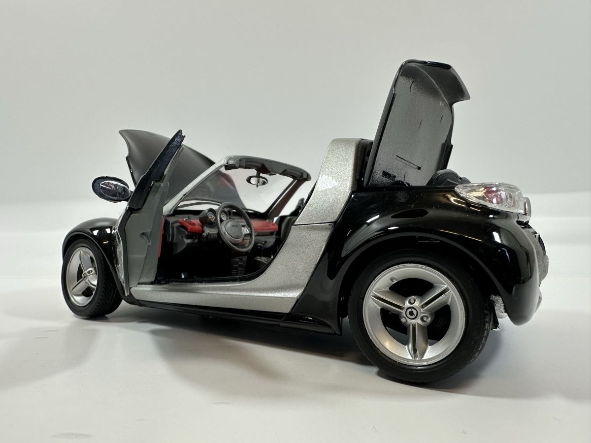 Bburago Modellautos: Smart Roadster 1:18, schwarz, BBURAGO – Gebraucht aus Zofingen von rf9_x2xt 7