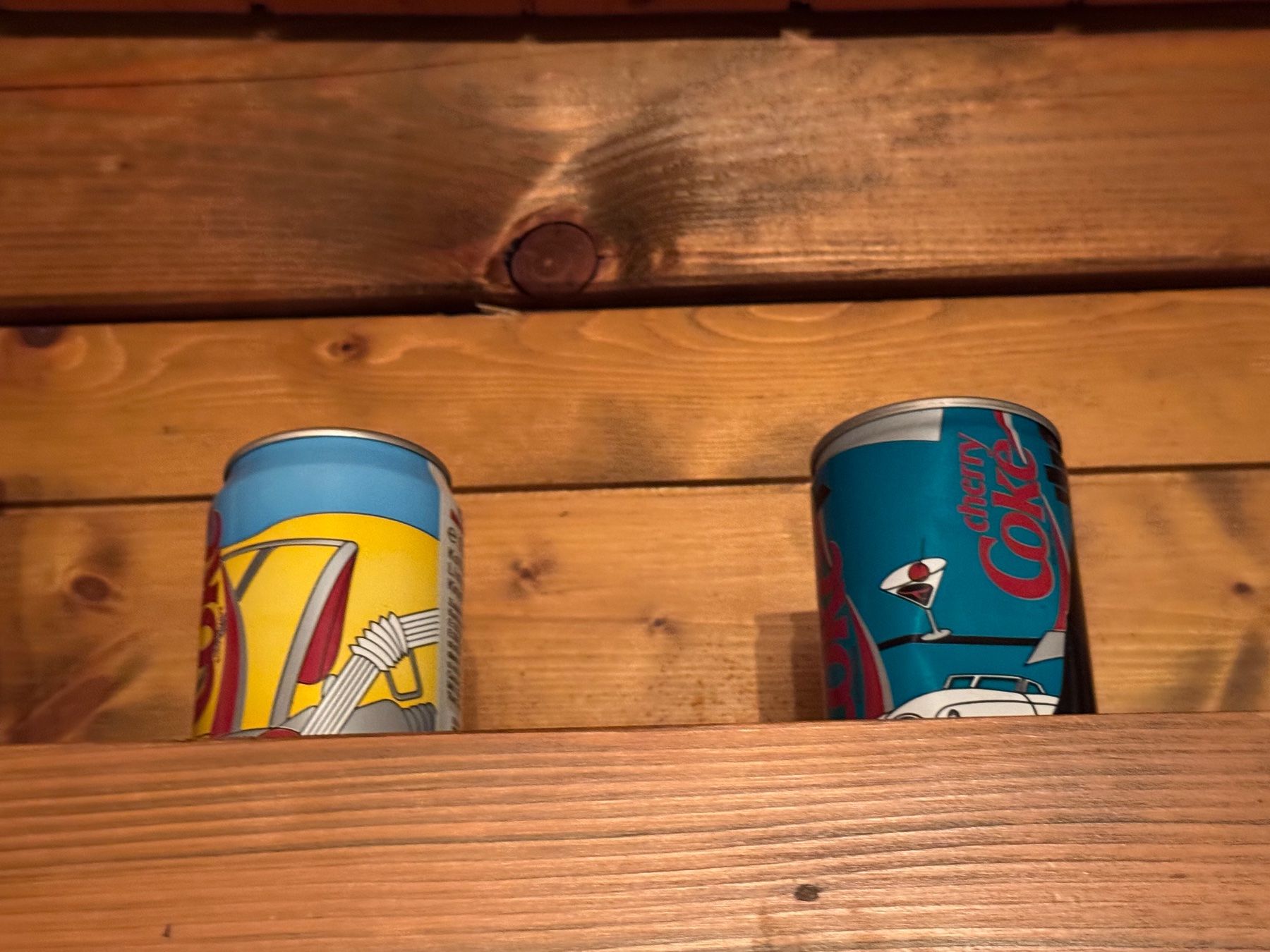 Tutte le decorazioni: Cherry Coke Dosen Pop Art Design – Usato da Saland venduto da Swiss_Lady95 3