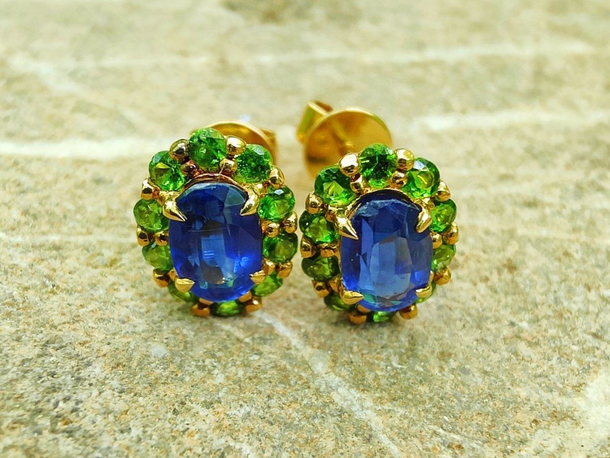 Orecchini pendenti & Orecchini a lobo: Kyanit mit Diopsid Ohrstecker, 18K Gold – Nuovo e nell'imballaggio originale da Rümlang venduto da 21f