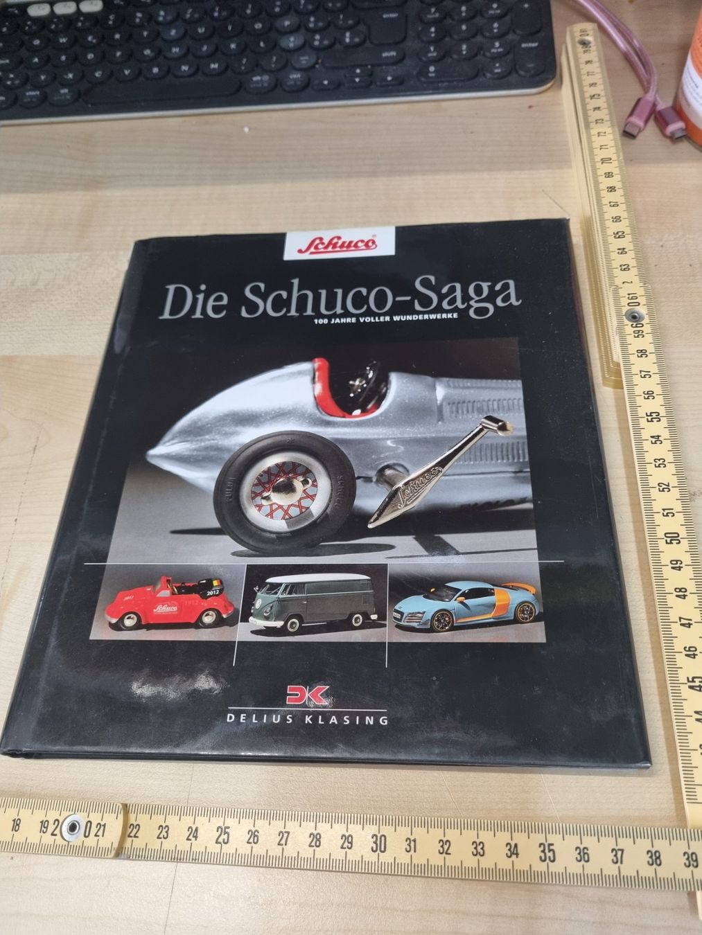 Schuco Kit di modellismo & Modellini statici: Modellbaubuch Schuco 160 s. – Usato da Männedorf venduto da Modell-Spezialisten 1