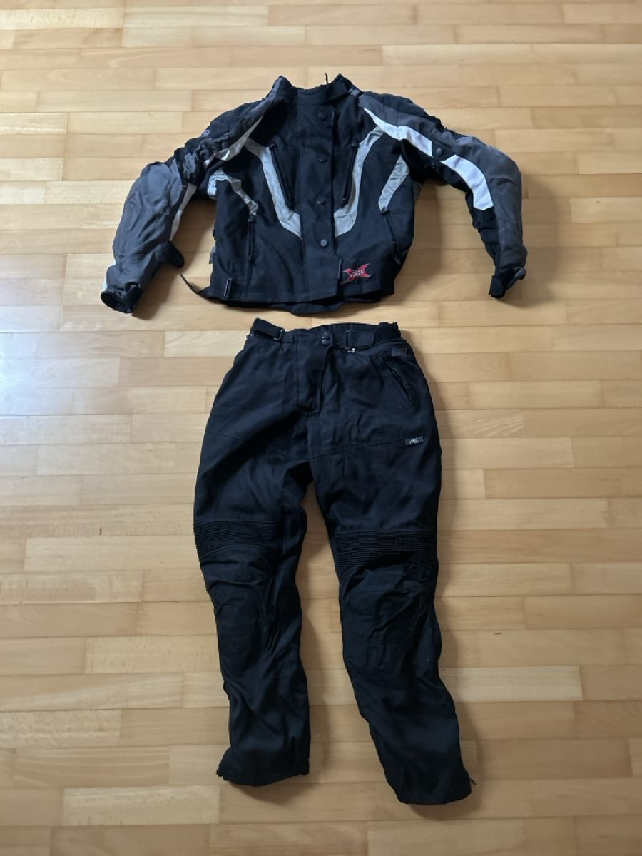 IXS Lotti di vestiti: IXS Motorrad Kleiderset! – Usato da Kleinandelfingen venduto da Telluxx