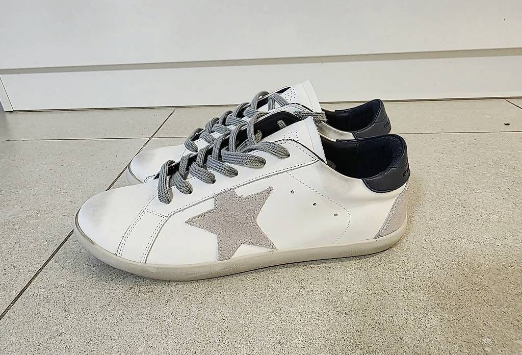 Scarpe da uomo: Sneakers weiss mit Stern Gr. 44 – Nuovo e nell'imballaggio originale da Wettingen venduto da Goldrake10