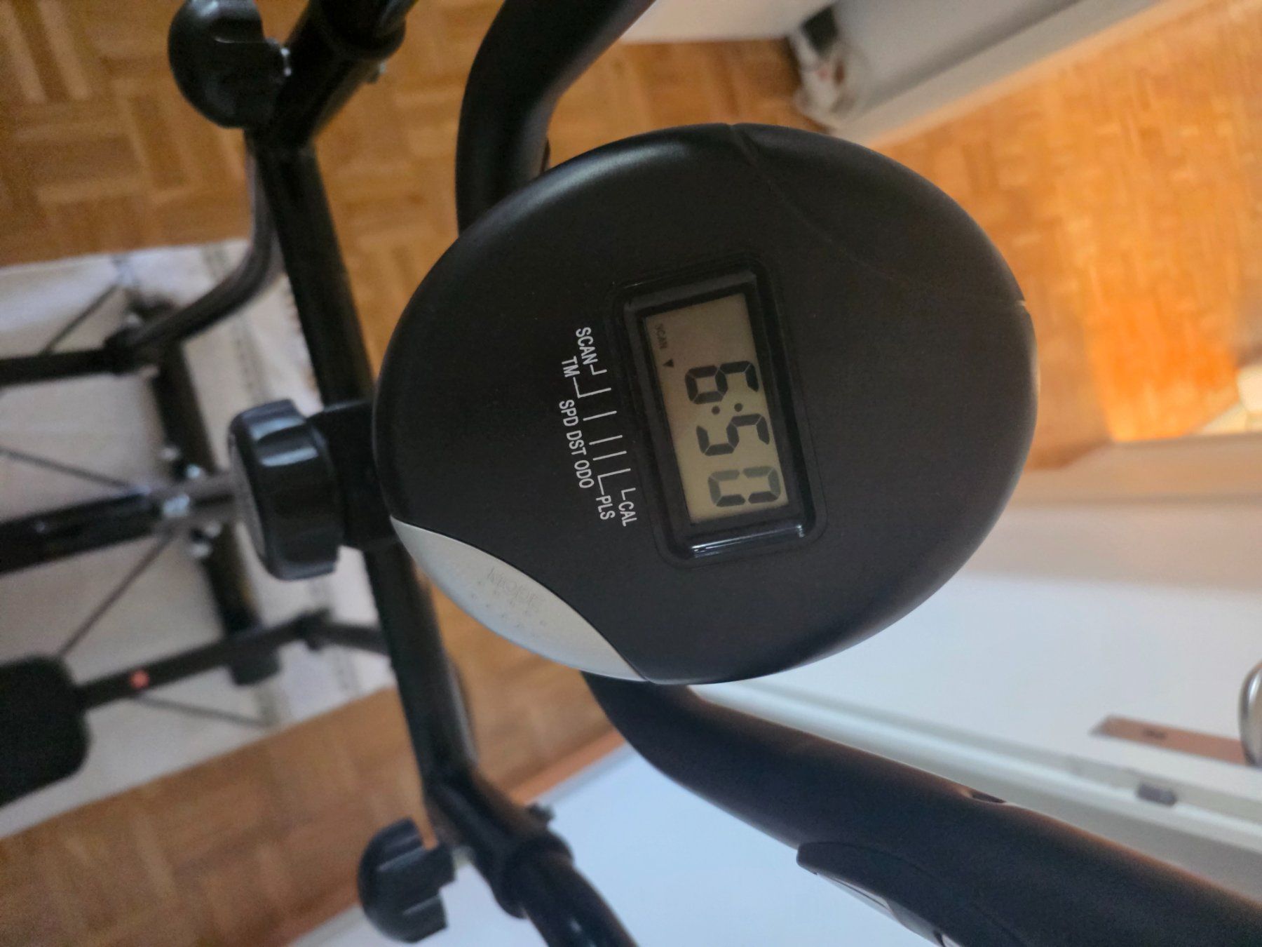 Hometrainer: Crosstrainer schwarz mit Trainingscomputer guter Zustand – Usato da Urdorf venduto da dus_9l9j 2