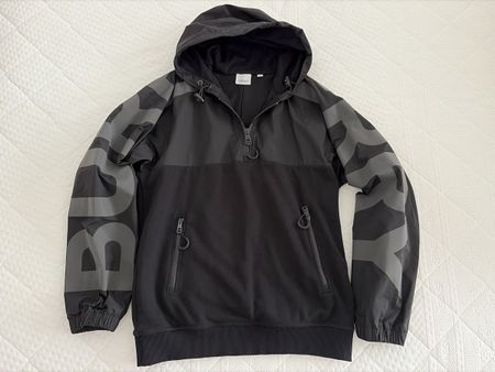 Burberry Veste à capuche noire, taille S - comme neuve!