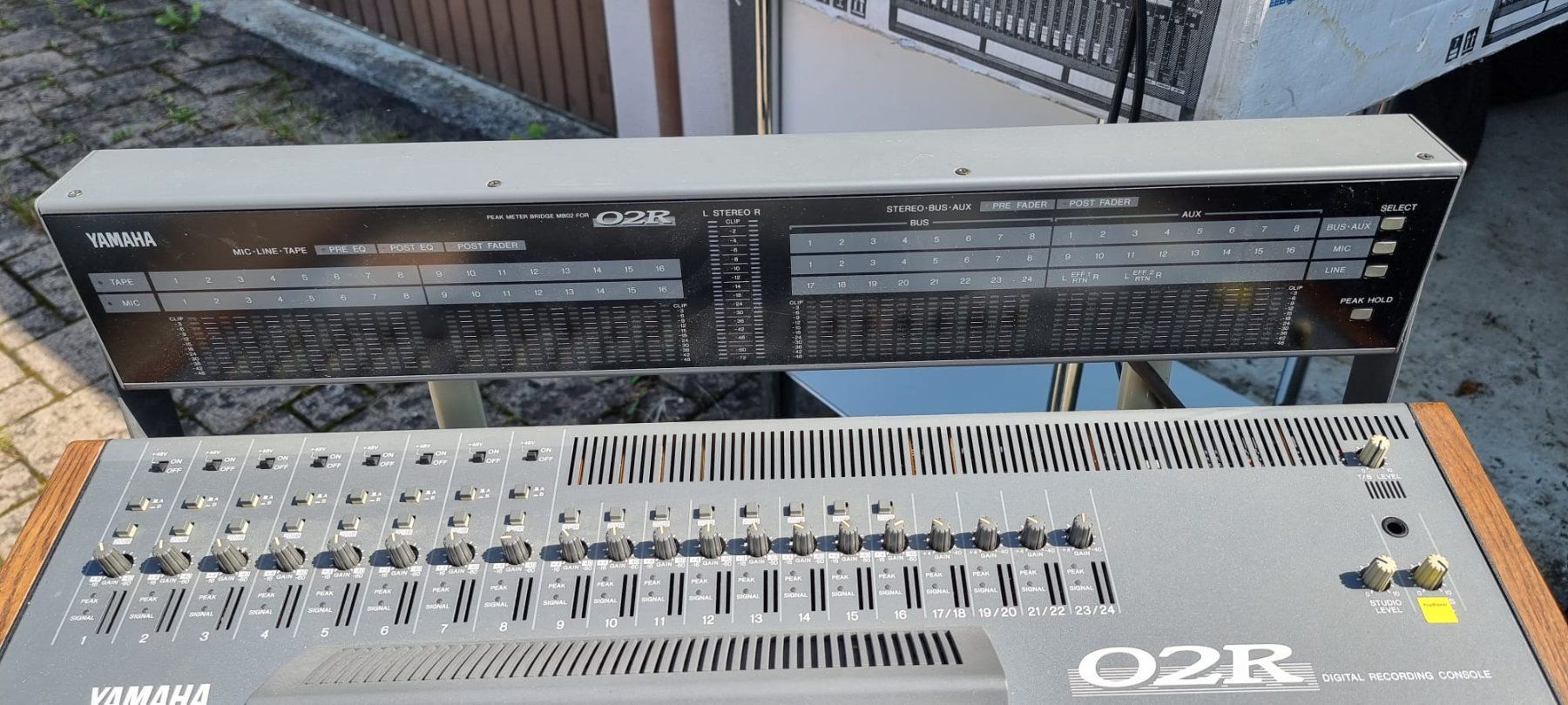 Yamaha Console di mixaggio: Yamaha O2R + Meterbridge + 2x AES/EBU CD8-AE – Usato da Thörigen venduto da Birrer78 2