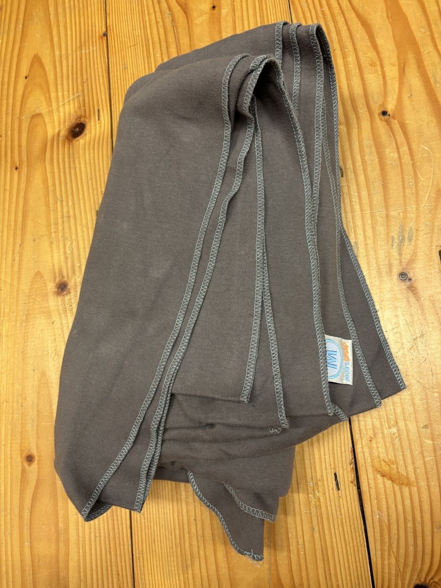Moby Wrap Porte-bébés ventraux & dorsaux: Moby Wrap Tragetuch, Grau – D'occasion à Büren an der Aare par Nikito2001