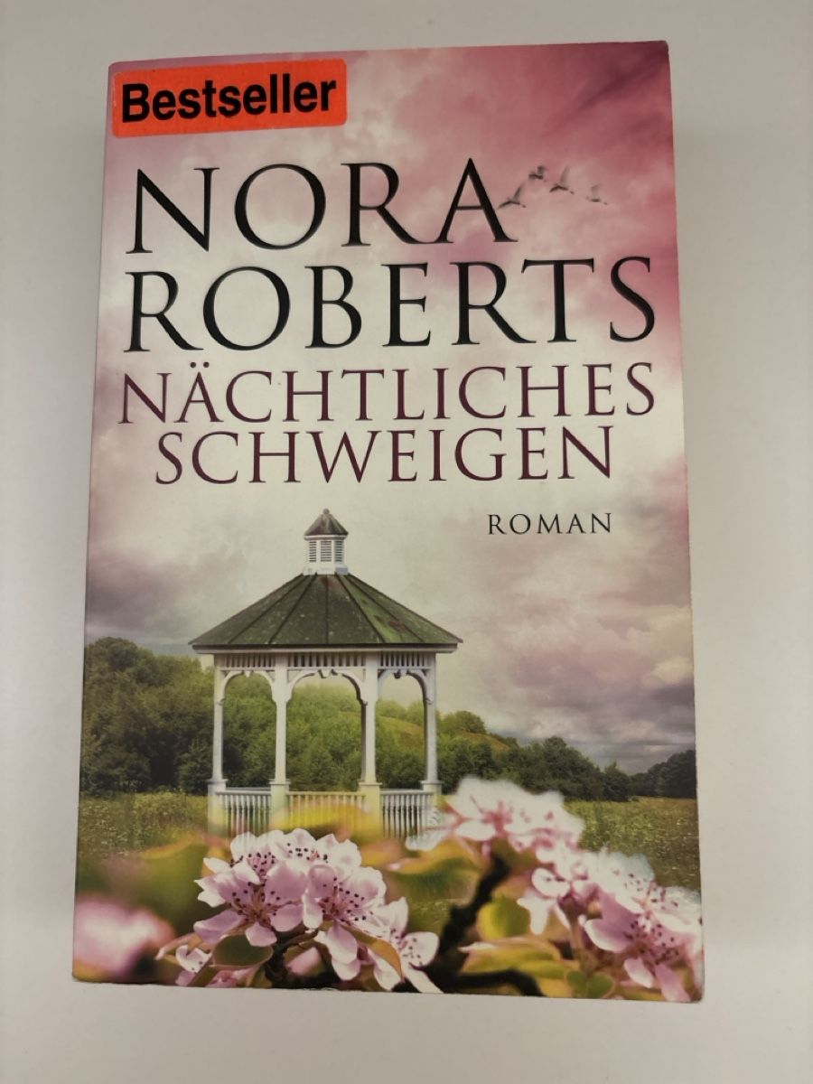Bücher: Nora Roberts: Nächtliches Schweigen – Gebraucht aus Rain von liv_28js