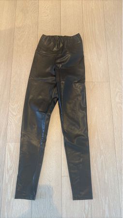 Faux Leather Leggings: Chic Autumn Style, Size Medium 36